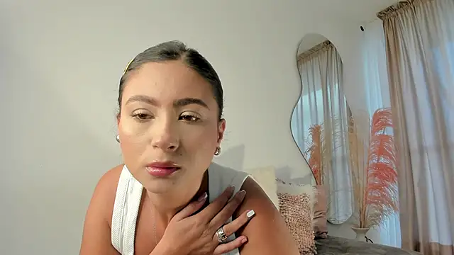 Sara Miller4 online show from October 7, 2025, 10:00 pm