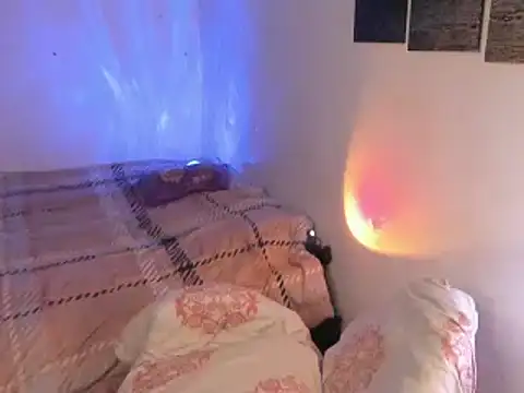 chloe kisses online show from April 16, 2026, 11:33 am