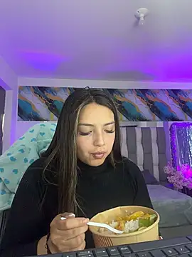 Adaara Rey online show from March 4, 2026, 7:43 pm