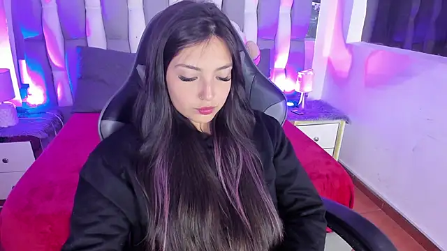 Snapshot of Adaara_Rey chatting on October 18, 2025, 6:32 pm Adaara Rey online show from October 18, 2025, 6:32 pm