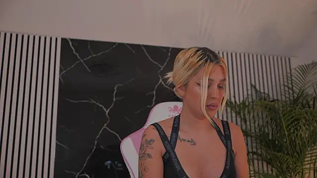 daisyblushh online show from November 27, 2025, 5:13 pm