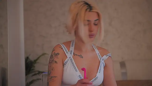 Snapshot of daisyblushh chatting on February 8, 2026, 3:10 pm daisyblushh online show from February 8, 2026, 3:10 pm