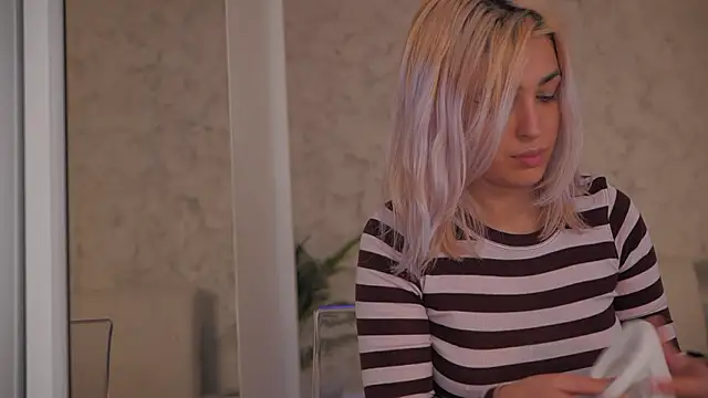 Snapshot of daisyblushh chatting on February 12, 2026, 3:12 pm daisyblushh online show from February 12, 2026, 3:12 pm