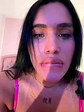 Bella  Wood online show from November 16, 2025, 3:17 pm