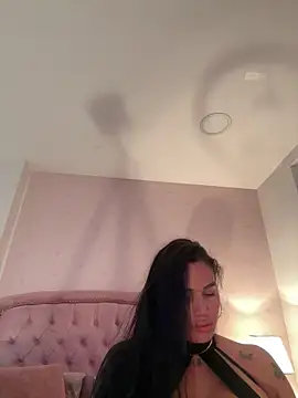 Bella  Wood online show from March 13, 2026, 8:47 pm