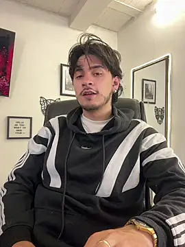 Snapshot of Elian_savoy chatting on October 18, 2025, 10:45 pm Elian savoy online show from October 18, 2025, 10:45 pm