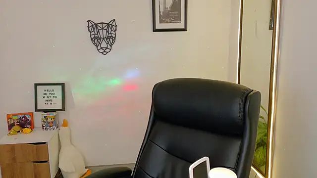 Snapshot of Elian_savoy chatting on December 13, 2025, 11:33 pm Elian savoy online show from December 13, 2025, 11:33 pm