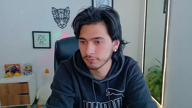 Snapshot of Elian_savoy chatting on December 16, 2025, 1:04 pm Elian savoy online show from December 16, 2025, 1:04 pm