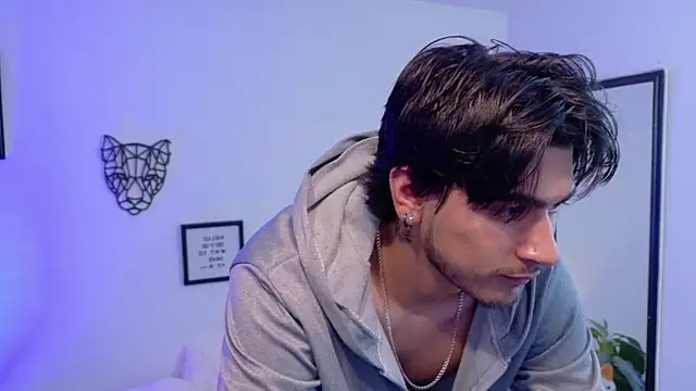 Snapshot of Elian_savoy chatting on March 27, 2026, 9:05 pm Elian savoy online show from March 27, 2026, 9:05 pm