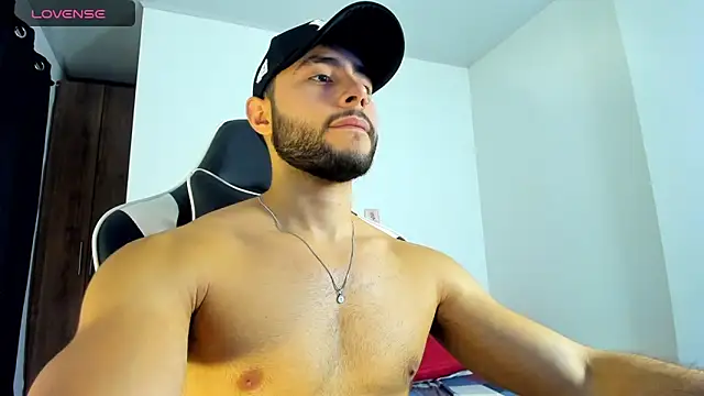 Snapshot of bryan_mugn chatting on October 14, 2025, 12:44 am bryan mugn online show from October 14, 2025, 12:44 am