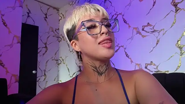 Snapshot of Rebeka-baker chatting on April 4, 2026, 1:28 pm Rebeka-baker online show from April 4, 2026, 1:28 pm