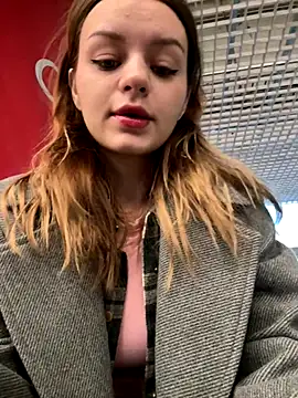 Snapshot of Cum_girlss chatting on October 12, 2025, 4:25 am Cum girlss online show from October 12, 2025, 4:25 am