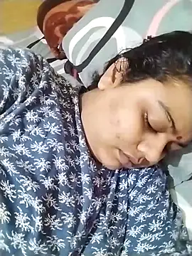 Cute Amiya online show from November 6, 2025, 8:18 am