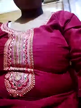 Cute Amiya online show from November 11, 2025, 4:02 pm