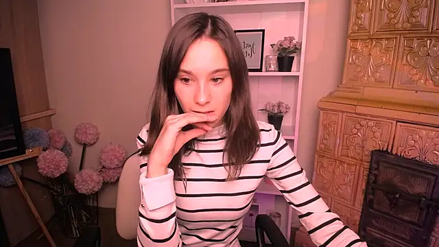 Snapshot of RosaRay_ chatting on July 8, 2026, 6:36 am RosaRay online show from July 8, 2026, 6:36 am