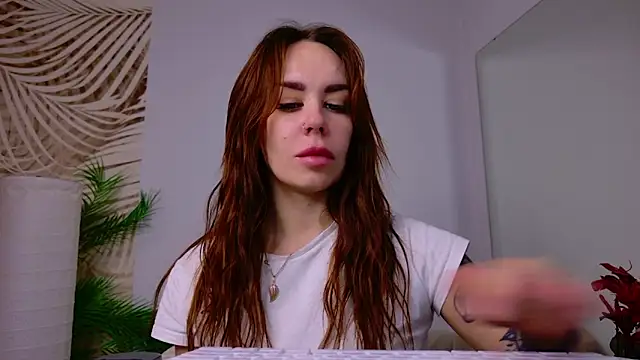 AnitaVensley online show from November 13, 2025, 10:41 am