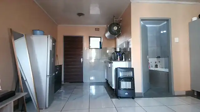 Snapshot of BusybooobsXXX3 chatting on October 19, 2025, 4:15 am BusybooobsXXX3 online show from October 19, 2025, 4:15 am