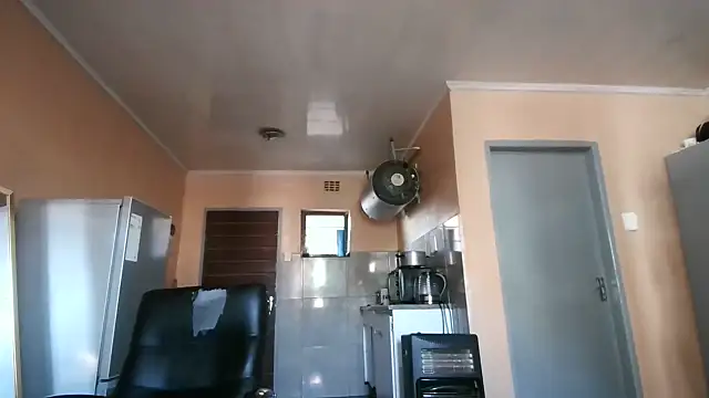 Snapshot of BusybooobsXXX3 chatting on October 7, 2025, 5:19 am BusybooobsXXX3 online show from October 7, 2025, 5:19 am