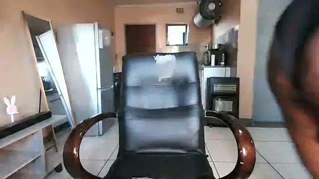 Snapshot of BusybooobsXXX3 chatting on October 11, 2025, 4:13 am BusybooobsXXX3 online show from October 11, 2025, 4:13 am