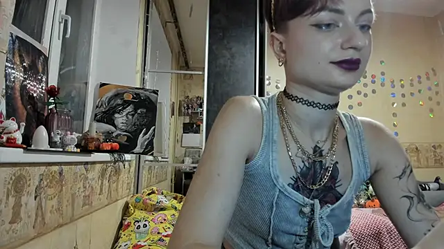 Snapshot of WatsonMi chatting on November 17, 2025, 5:06 pm WatsonMi online show from November 17, 2025, 5:06 pm