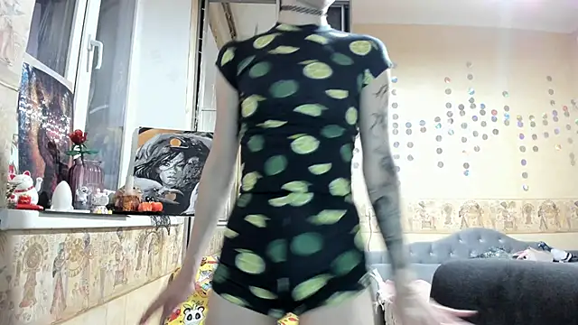 Snapshot of WatsonMi chatting on November 25, 2025, 3:45 pm WatsonMi online show from November 25, 2025, 3:45 pm