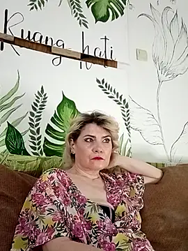 Catty Lady online show from May 25, 2026, 7:12 pm