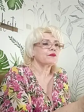 Catty Lady online show from June 15, 2026, 7:35 pm