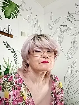 Catty Lady online show from May 16, 2026, 7:13 pm