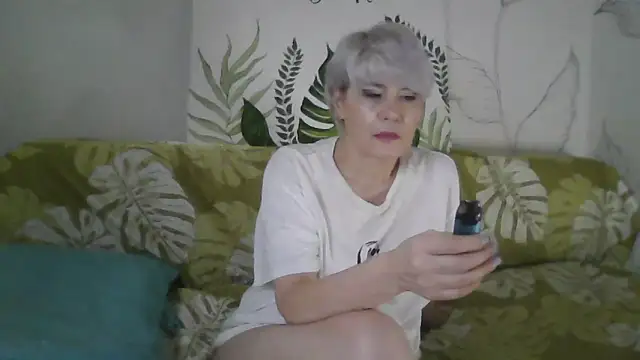 Catty Lady online show from November 22, 2025, 6:07 pm