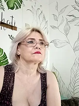 Snapshot of Catty_Lady chatting on July 17, 2026, 7:55 pm Catty Lady online show from July 17, 2026, 7:55 pm