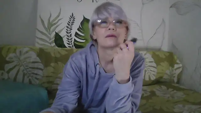 Catty Lady online show from December 17, 2025, 6:35 pm