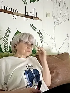 Catty Lady online show from February 11, 2026, 8:41 pm