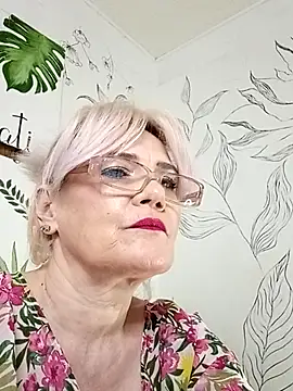Snapshot of Catty_Lady chatting on July 11, 2026, 7:14 pm Catty Lady online show from July 11, 2026, 7:14 pm