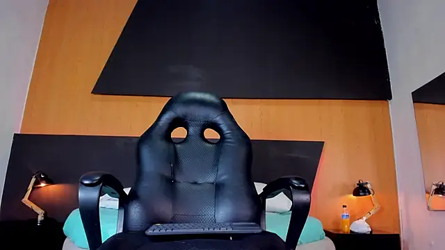 Dakota Monroe online show from November 14, 2025, 11:58 am