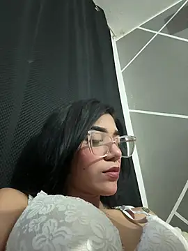 ElaRose 12 online show from April 28, 2026, 6:01 pm