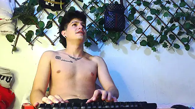 Snapshot of Themasterhades_777 chatting on June 22, 2026, 12:02 pm Themasterhades 777 online show from June 22, 2026, 12:02 pm