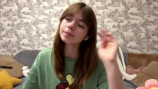 CoralinaEastoy online show from September 22, 2025, 8:04 pm