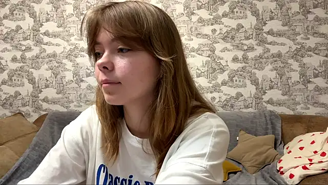 CoralinaEastoy online show from September 17, 2025, 8:33 pm