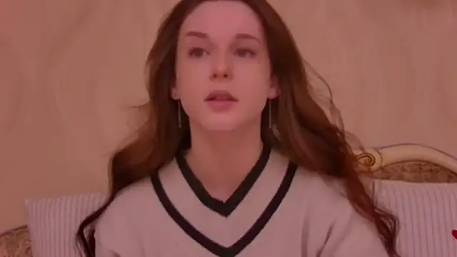 Snapshot of LollaVibe chatting on December 2, 2025, 1:17 am LollaVibe online show from December 2, 2025, 1:17 am