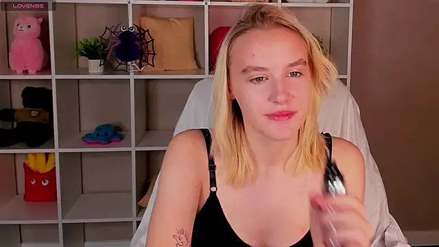 Snapshot of Carolin_Miller chatting on October 27, 2025, 1:39 am Carolin Miller online show from October 27, 2025, 1:39 am