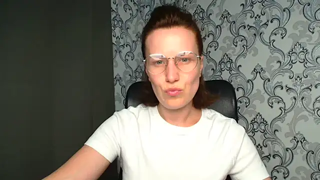 Snapshot of Kelly_Kisss chatting on June 24, 2026, 11:09 am Kelly Kisss online show from June 24, 2026, 11:09 am