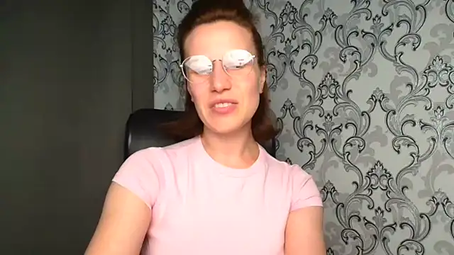 Snapshot of Kelly_Kisss chatting on June 21, 2026, 11:27 am Kelly Kisss online show from June 21, 2026, 11:27 am