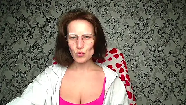 Kelly Kisss online show from April 1, 2026, 11:11 am