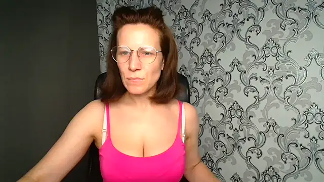 Kelly Kisss online show from July 4, 2026, 8:21 am