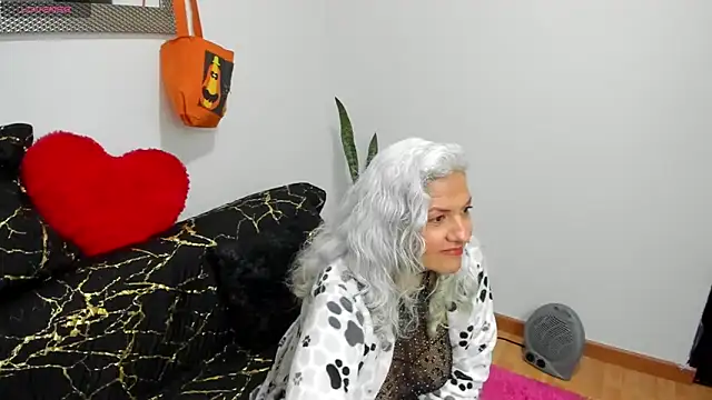 Snapshot of marilyn70 chatting on October 15, 2025, 9:23 pm marilyn70 online show from October 15, 2025, 9:23 pm