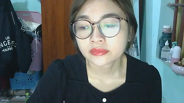 Uhem112 online show from November 17, 2025, 12:47 am