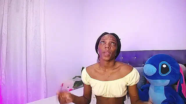 BryanaSmith21 online show from September 18, 2025, 5:27 pm
