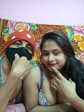 Snapshot of Seducing_couple chatting on July 1, 2026, 5:19 am Seducing couple online show from July 1, 2026, 5:19 am