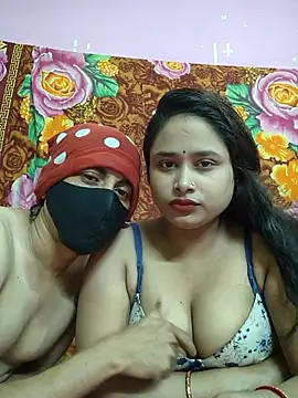 Snapshot of Seducing_couple chatting on August 5, 2026, 4:17 am Seducing couple online show from August 5, 2026, 4:17 am