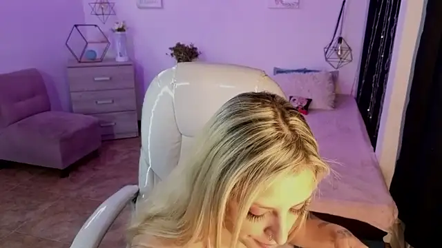 Jennaa Cooper online show from December 4, 2025, 10:31 pm